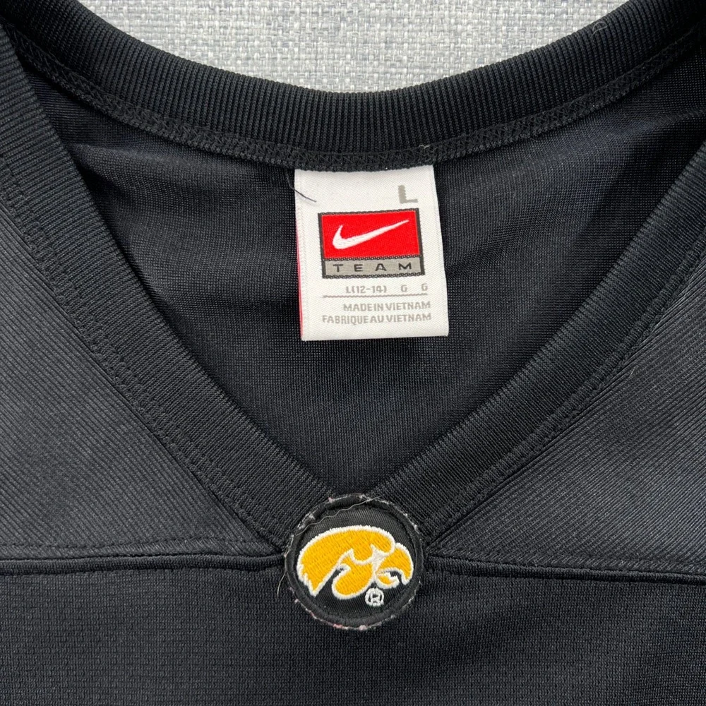 Nike Iowa Hawkeyes Football Jersey Kids L Black Yellow #7 NCAA Gameday Tailgate